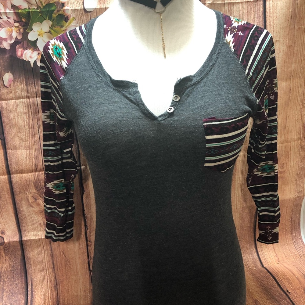 Fitted Gray Button Down Top with 3/4 Sleeves and Polo Collar